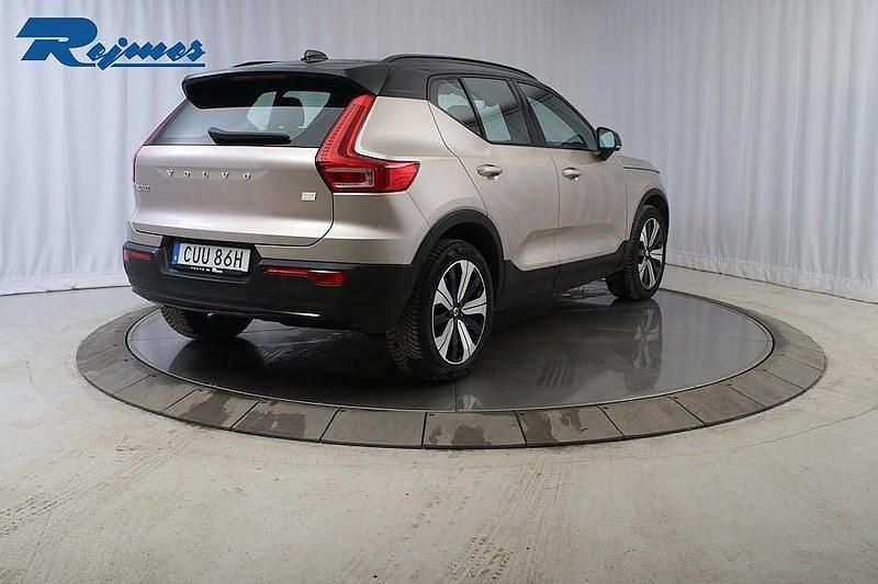 Begagnad Volvo XC40 Core 185 kW (252 HK) 2023 Ljusgrå SUV