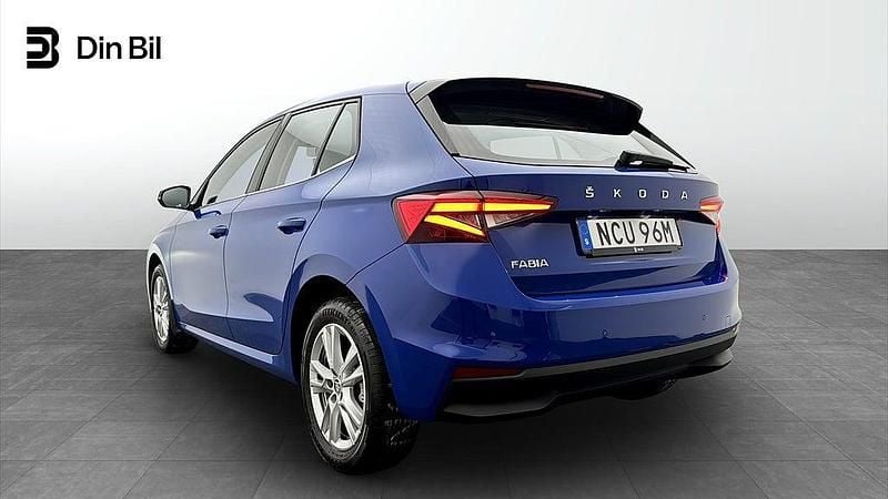 Begagnad Skoda Fabia Comfort 110 HK (80 kW) 2023 Energy blue Halvkombi