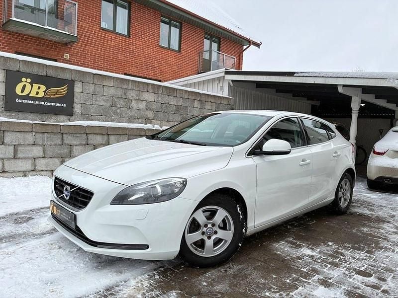 Begagnad Volvo V40 Momentum 116 HK (85 kW) 2015 Vit