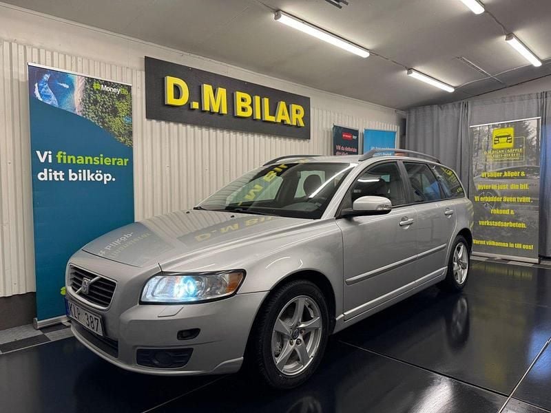 Begagnad Volvo V50 Momentum 125 HK (91 kW) 2008 Ljusgrå Kombi