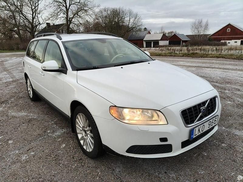 Röd Begagnad 2011 Volvo V70 Kombi | 29 900 kr - Bild 1/4