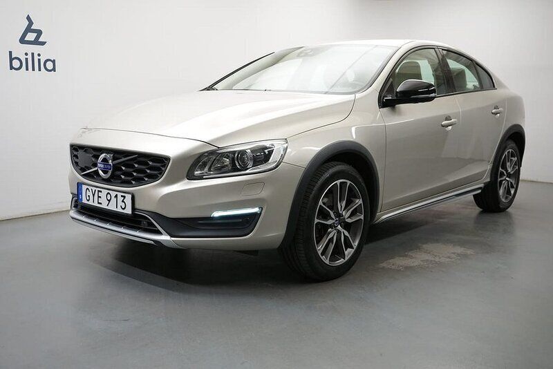 Ljusbrun Begagnad 2016 Volvo S60 CC Summum Sedan | 229 900 kr - Bild 1/3