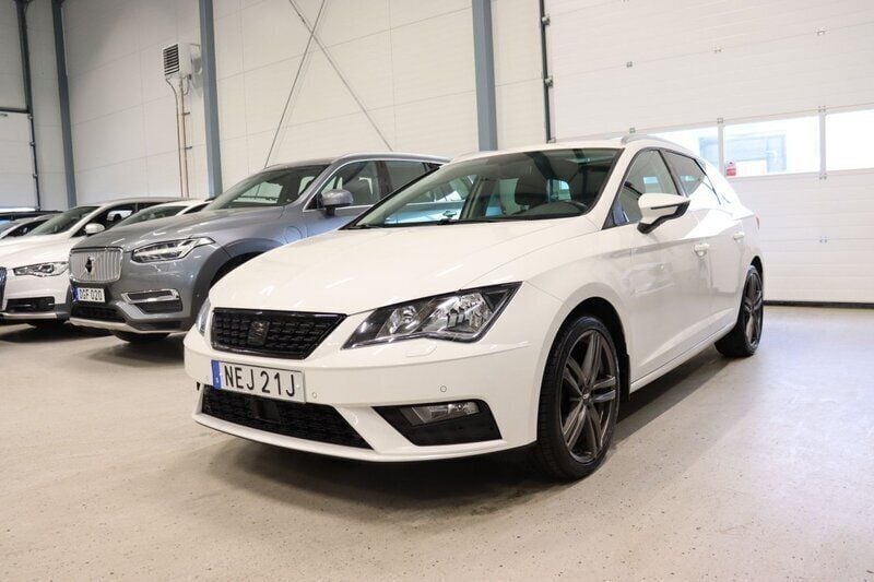 Vit Begagnad 2019 Seat Leon ST Style Kombi | 149 800 kr (Marknadspris) - Bild 1/4