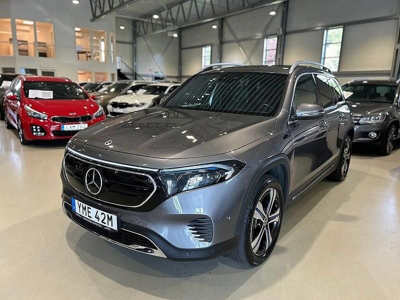 Mörkgrå Begagnad 2022 Mercedes EQB300 Electric Art SUV | 309 500 kr (Marknadspris) - Bild 1/4