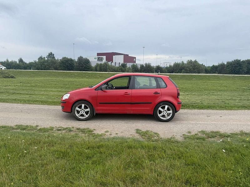 Röd Begagnad 2006 VW Polo S Halvkombi | 23 900 kr (Bra pris) - Bild 1/4
