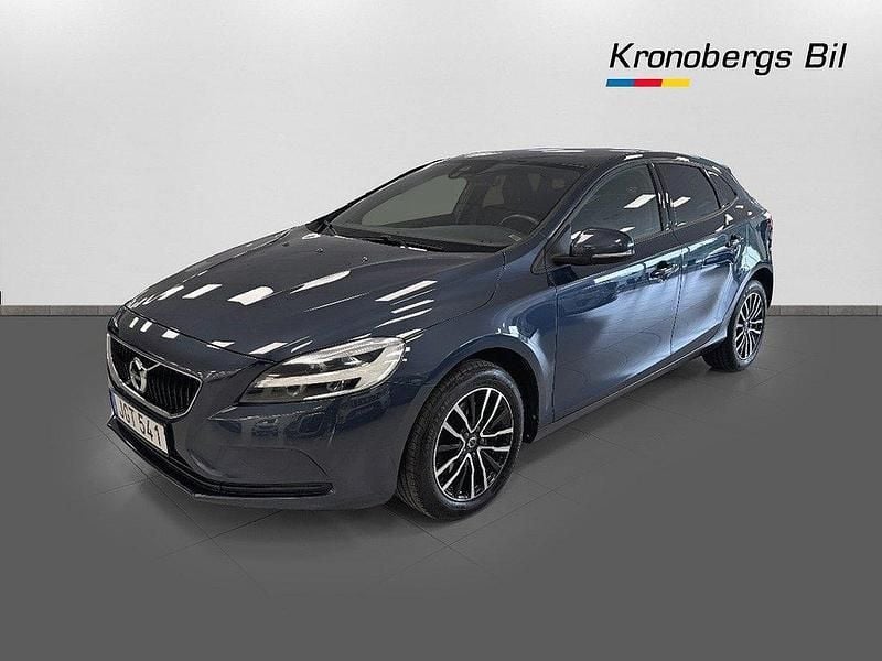 Blå Begagnad 2018 Volvo V40 Momentum Kombi | 139 900 kr (Marknadspris) - Bild 1/4