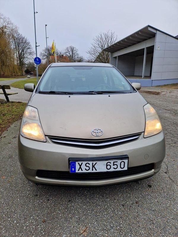 Brun Begagnad 2006 Toyota Prius Halvkombi | 58 000 kr (Marknadspris) - Bild 1/4