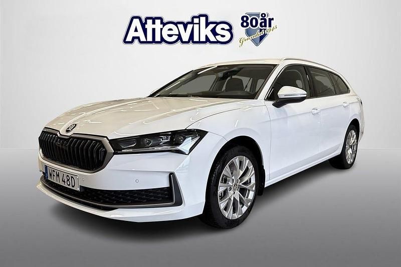 Vit Begagnad 2024 Skoda Superb Kombi | 409 900 kr (Marknadspris) - Bild 1/4