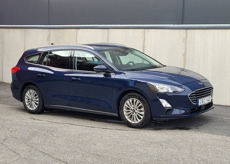 Blå Begagnad 2019 Ford Focus Titanium Kombi | 179 900 kr (Lite dyr) - Bild 1/4