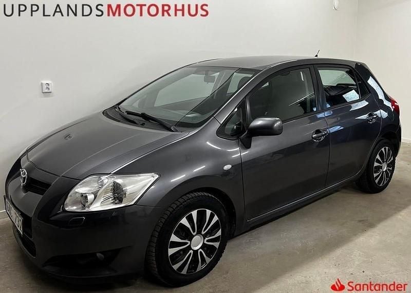 Begagnad Toyota Auris 124 HK (91 kW) 2007 Grå Halvkombi
