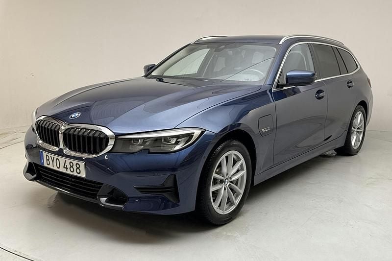 Blå Begagnad 2022 BMW 330 Sport Line Kombi | 280 000 kr (Marknadspris) - Bild 1/4