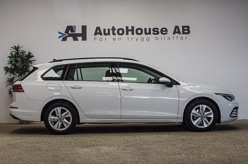 Begagnad VW Golf VIII 150 HK (110 kW) 2023 Vit Kombi