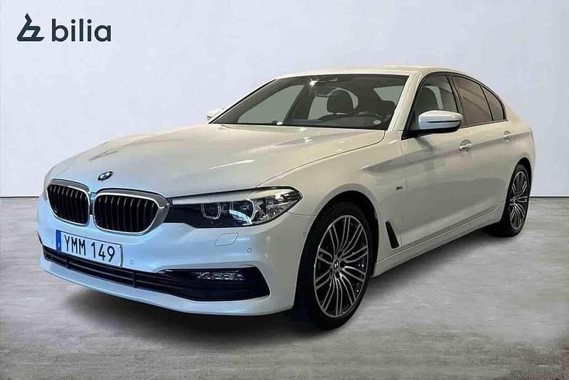 Vit Begagnad 2017 BMW 520 Sedan | 249 000 kr (Marknadspris) - Bild 1/1