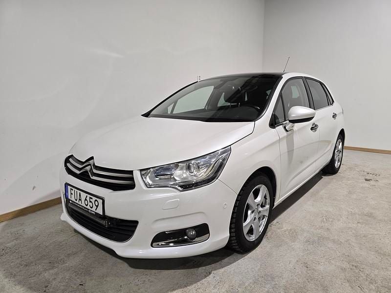 Vit Begagnad 2015 Citroën C4 Halvkombi | 99 500 kr (Lite dyr) - Bild 1/4