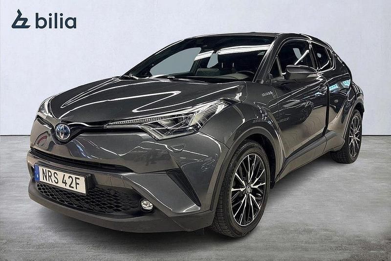 Grå Begagnad 2019 Toyota C-HR Executive SUV | 239 900 kr (Lite dyr) - Bild 1/3