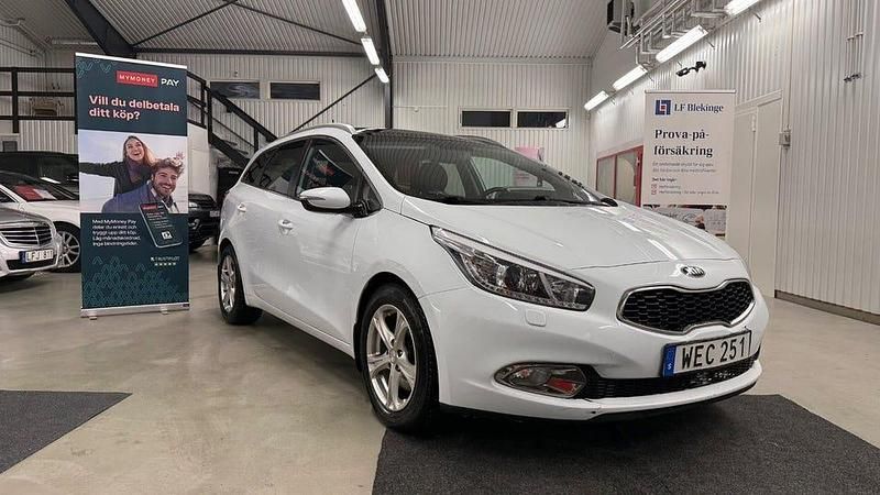 Vit Begagnad 2015 Kia Ceed Sportswagon EX Kombi | 69 900 kr (Marknadspris) - Bild 1/4