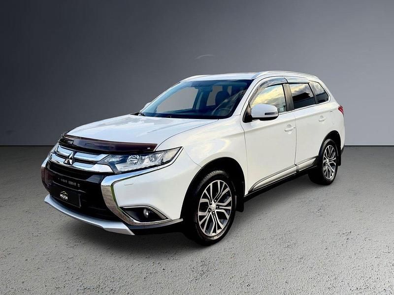 Vit Begagnad 2016 Mitsubishi Outlander SUV | 158 800 kr (Marknadspris) - Bild 1/4