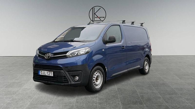 Vit Begagnad 2016 Toyota Proace Van | 109 900 kr (Bra pris) - Bild 1/4