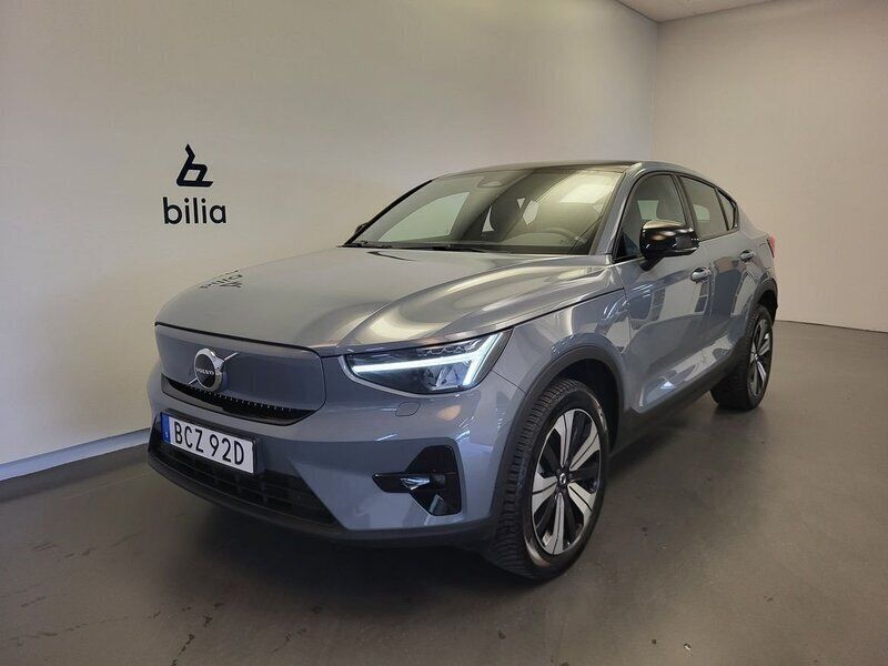 Grå Begagnad 2023 Volvo EC40 Plus SUV | 359 500 kr (Superpris) - Bild 1/3