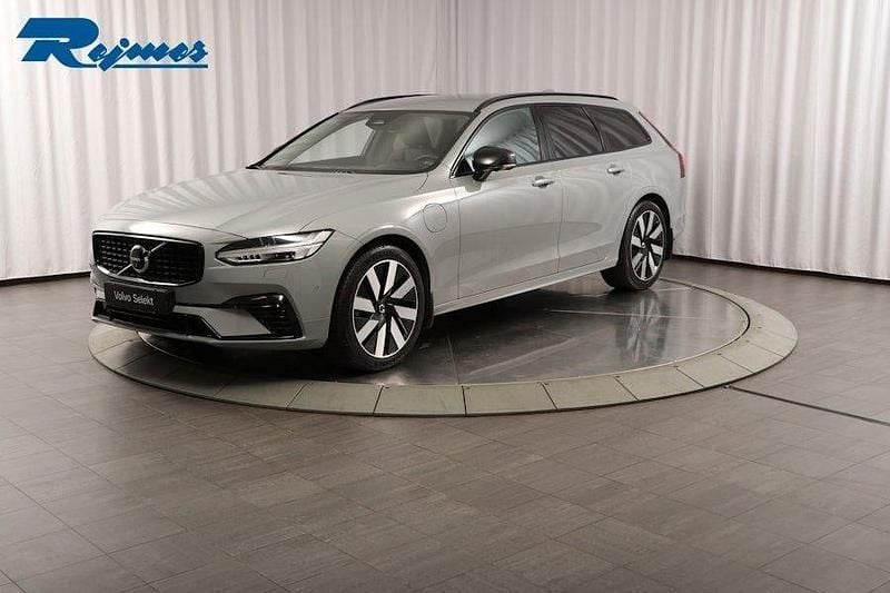 Grå (vapour grey metallic) Begagnad 2024 Volvo V90 Plus Kombi | 479 900 kr (Marknadspris) - Bild 1/4