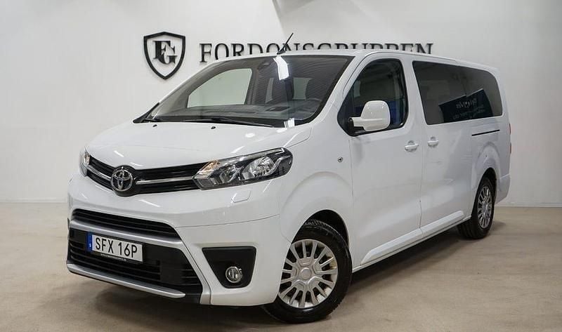 Vit Begagnad 2021 Toyota Proace Verso Kombi | 279 800 kr (Bra pris) - Bild 1/4