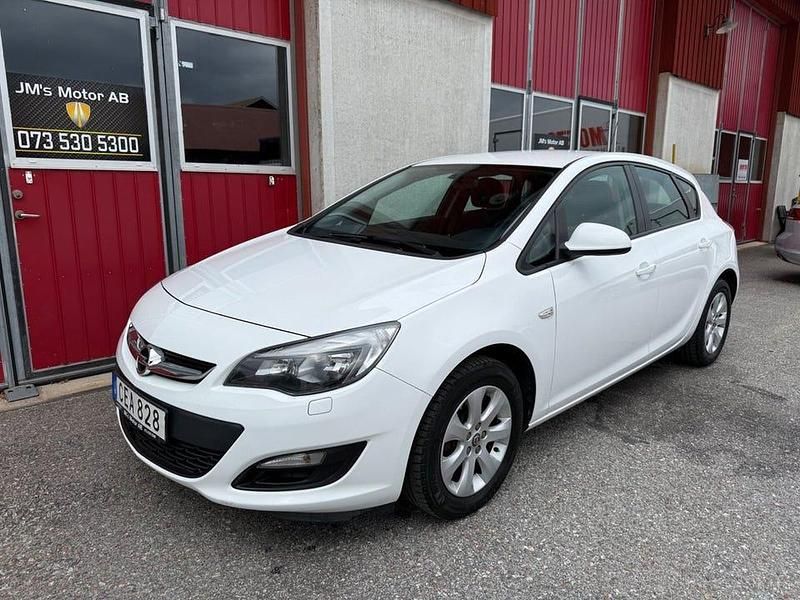 Vit Begagnad 2014 Opel Astra Enjoy Halvkombi | 84 899 kr (Marknadspris) - Bild 1/4