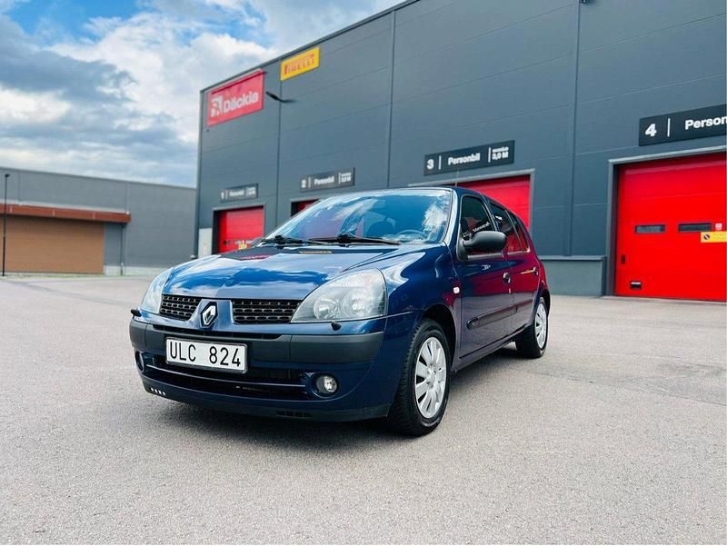 Blå Begagnad 2003 Renault Clio II Expression Halvkombi | 29 800 kr (Marknadspris) - Bild 1/4