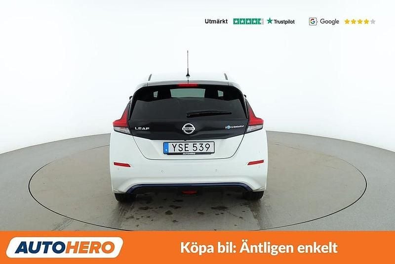 Vit Begagnad 2018 Nissan Leaf Halvkombi | 149 000 kr (Marknadspris) - Bild 1/4