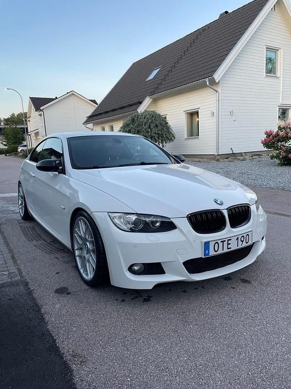 Begagnad 2009 BMW 335 Sportkupé | 140 000 kr (Marknadspris) - Bild 1/4