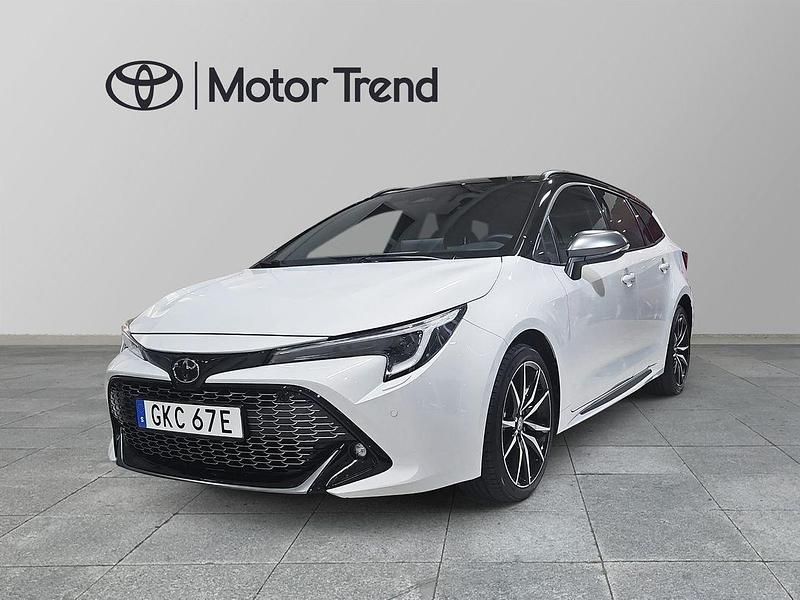 Grå Begagnad 2024 Toyota Corolla Sport Kombi | 359 900 kr (Lite dyr) - Bild 1/4