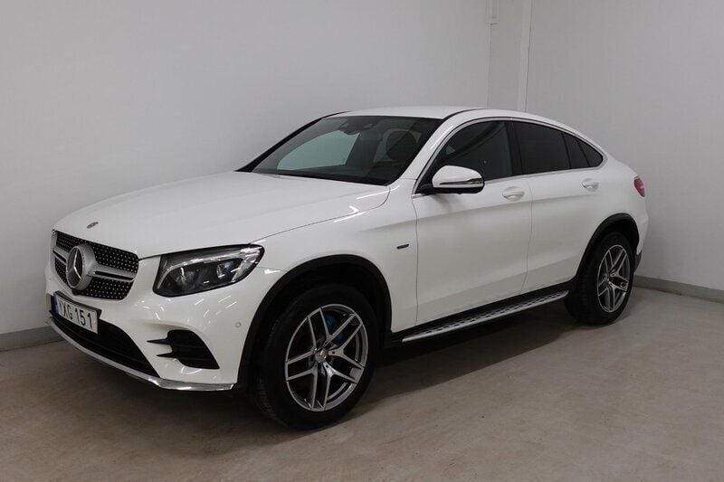 Vit Begagnad 2018 Mercedes GLC350 AMG Sportkupé | 319 900 kr (Superpris) - Bild 1/4