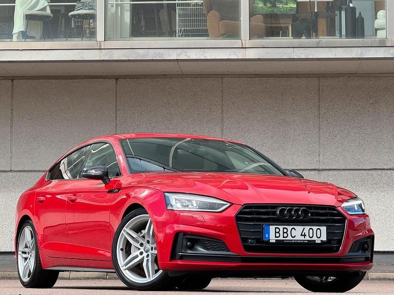 Röd Begagnad 2018 Audi A5 Sportback S-Line Halvkombi | 289 900 kr (Lite dyr) - Bild 1/4