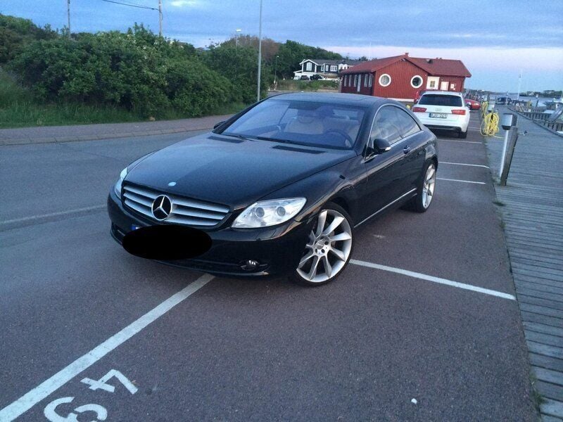 Svart Begagnad 2007 Mercedes CL500 Sportkupé | 199 000 kr - Bild 1/4
