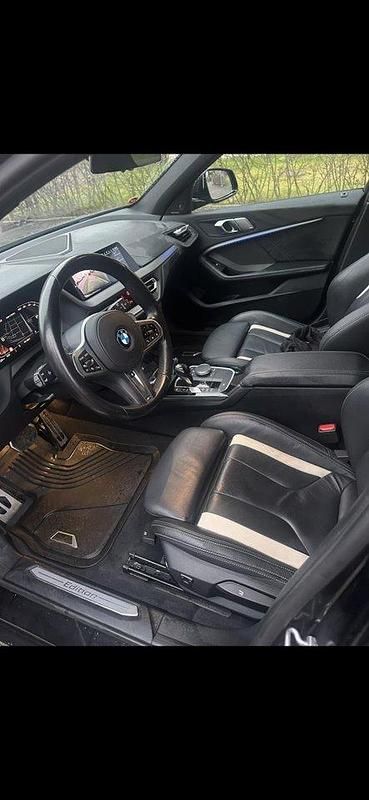 Svart Begagnad 2023 BMW M135 M Sport Halvkombi | 460 000 kr (Dyr) - Bild 1/4
