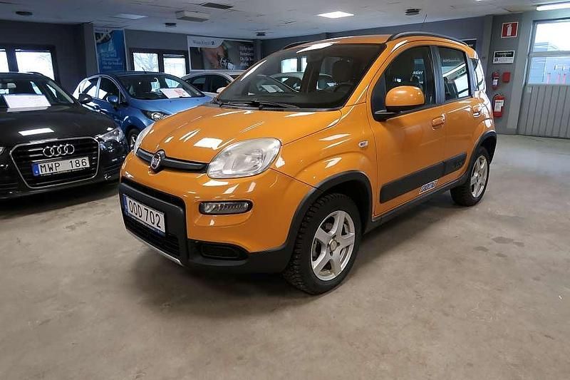 Begagnad Fiat Panda 4x4 84 HK (61 kW) 2013 Orange Halvkombi