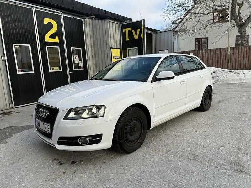 Begagnad Audi A3 Comfort 105 HK (77 kW) 2012 Vit Halvkombi