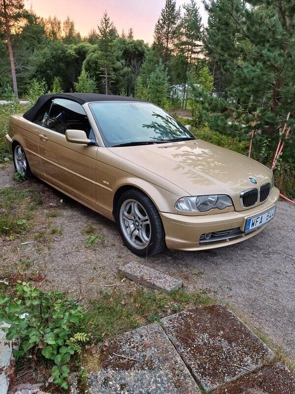 Gul Begagnad 2002 BMW 330 Cabriolet Cab | 149 000 kr (Marknadspris) - Bild 1/4