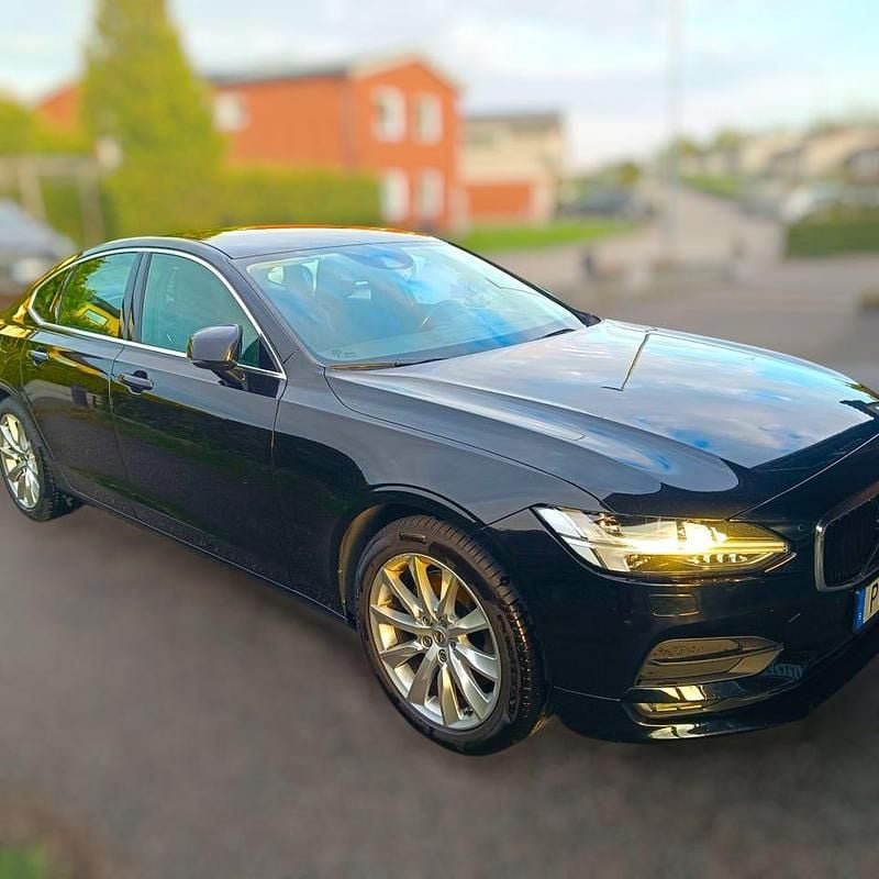 Svart Begagnad 2018 Volvo S90 Momentum Sedan | 190 000 kr (Bra pris) - Bild 1/4