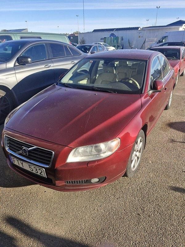 Röd Begagnad 2008 Volvo S80 Summum Sedan | 46 000 kr (Marknadspris) - Bild 1/4