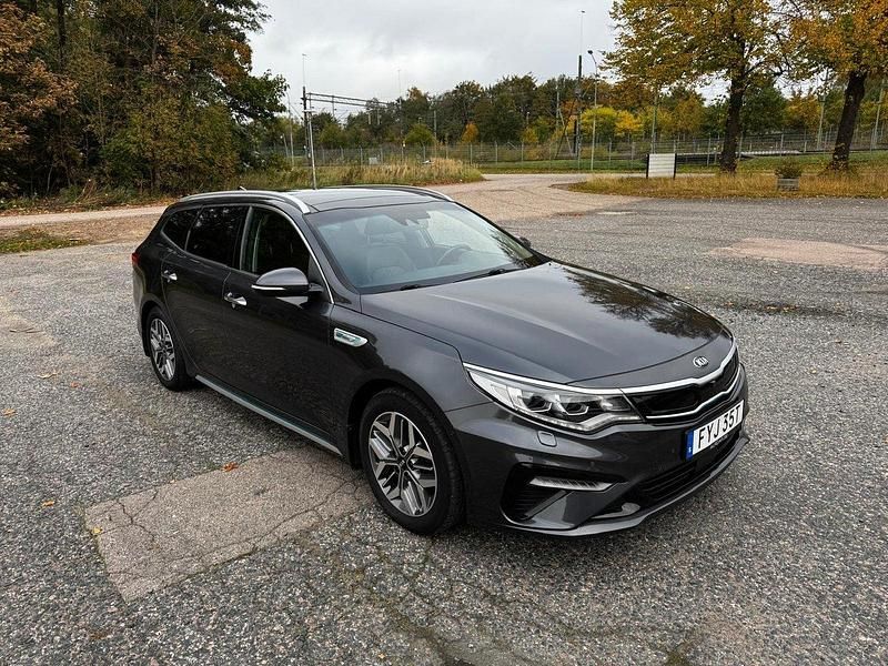 Grå Begagnad 2020 Kia Optima Hybrid Advance Sedan | 205 000 kr (Marknadspris) - Bild 1/4