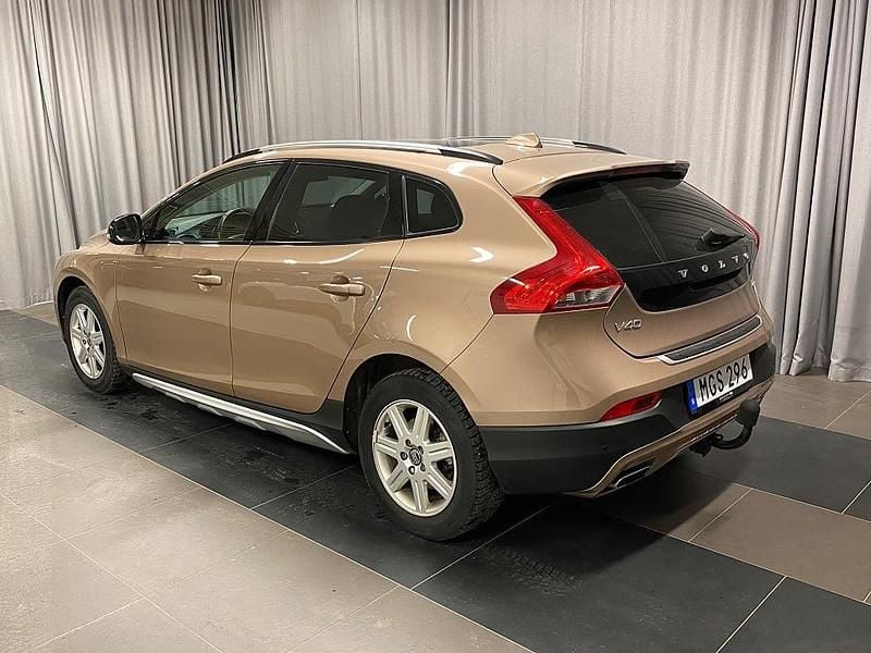 Begagnad Volvo V40 Pro 150 HK (110 kW) 2016 Brun Halvkombi