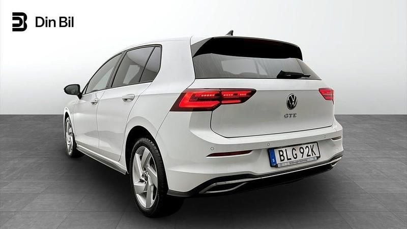 Begagnad VW Golf VIII GTE 150 HK (110 kW) 2023 Vit Halvkombi