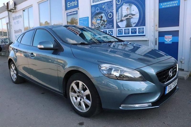 Blå Begagnad 2014 Volvo V40 Kombi | 98 000 kr (Marknadspris) - Bild 1/4