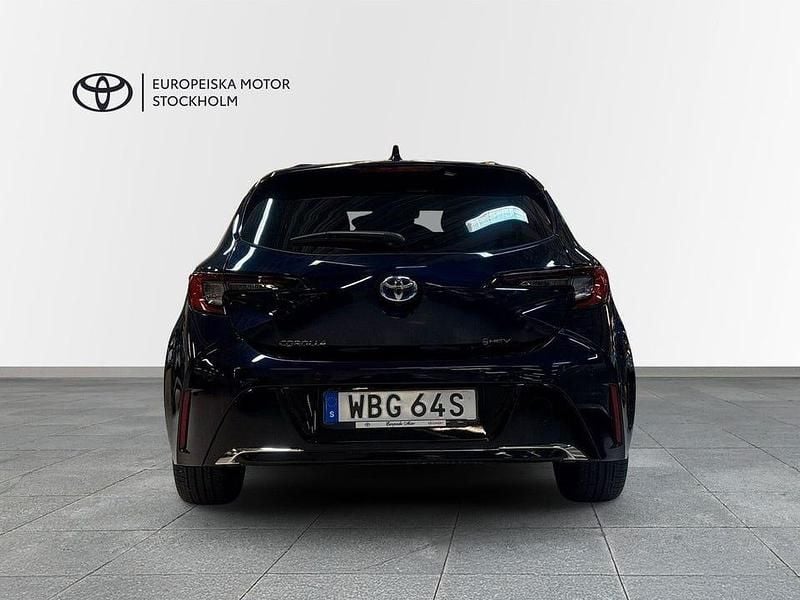 Begagnad Toyota Corolla Hybrid Style 140 HK (102 kW) 2024 Mörkblå (blå) Halvkombi