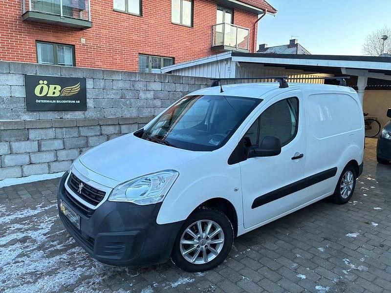 Vit Begagnad 2016 Peugeot Partner Minibuss | 68 000 kr (Marknadspris) - Bild 1/4