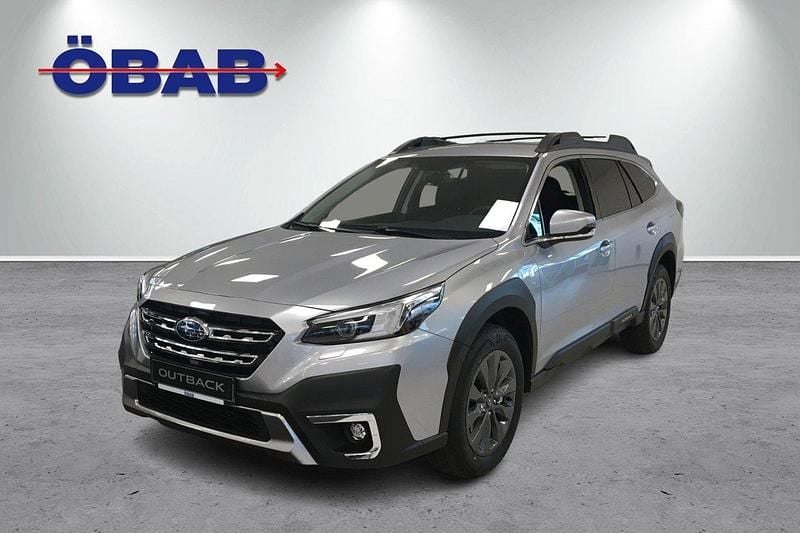 Grå Begagnad 2023 Subaru Outback SUV | 474 900 kr (Marknadspris) - Bild 1/4