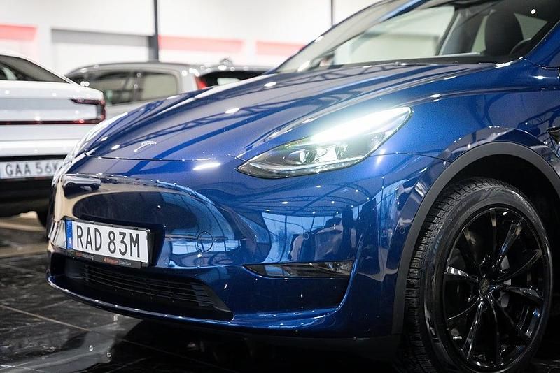 Begagnad Tesla Model Y Long Range AWD 378 kW (514 HK) 2022 Blå SUV