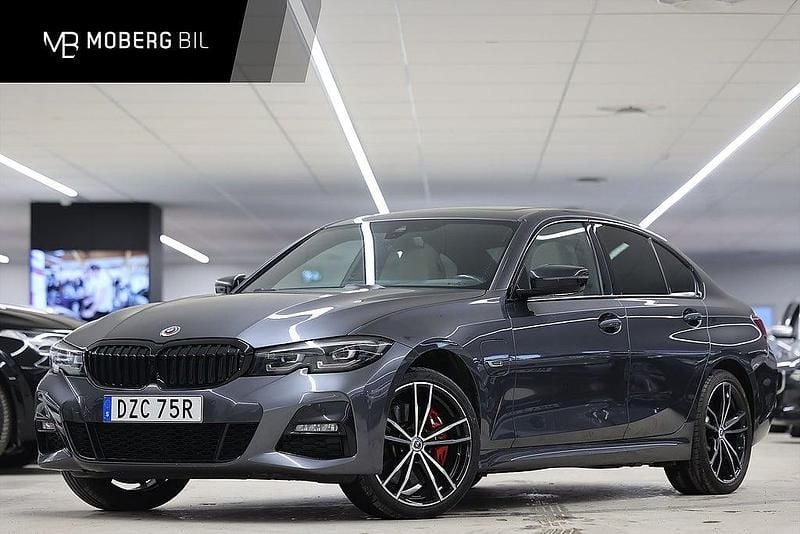 Begagnad BMW 330e Shadowline 184 HK (135 kW) 2022 Grå Sedan
