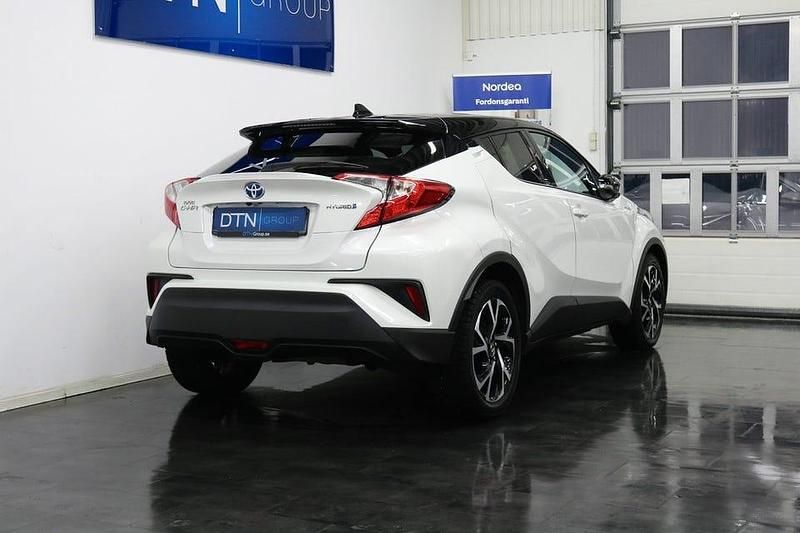 Begagnad Toyota C-HR Style 122 HK (89 kW) 2018 Vit SUV