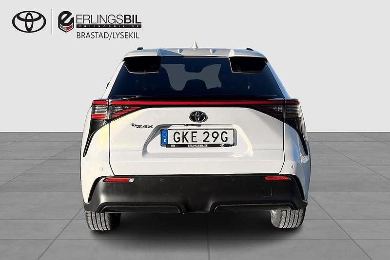 Begagnad Toyota bZ4X Style 164 kW (224 HK) 2023 Vit SUV